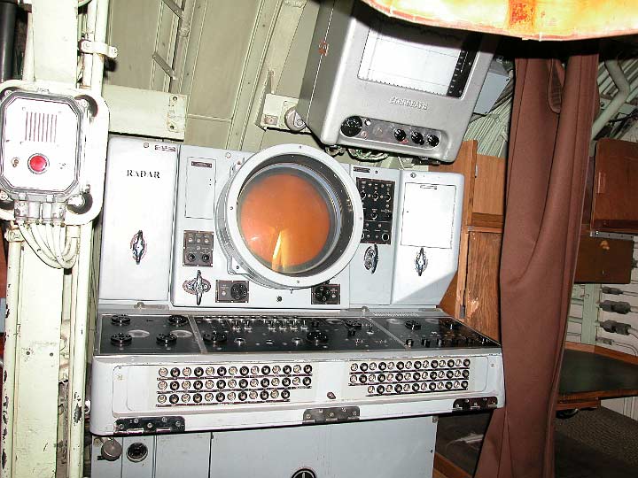 Speyer_220508_036.JPG - Radar im U-Boot